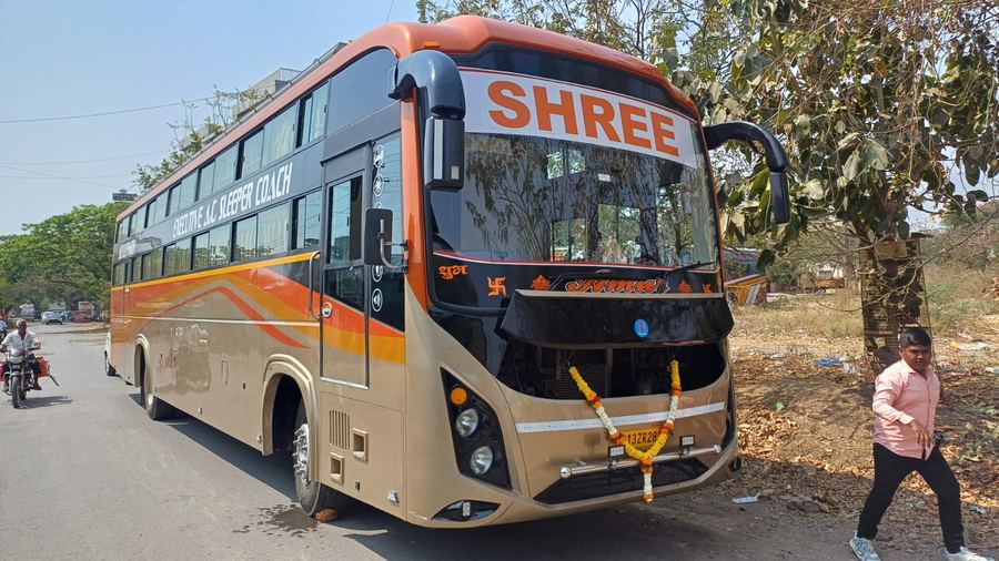 Executive sleeper coach front view